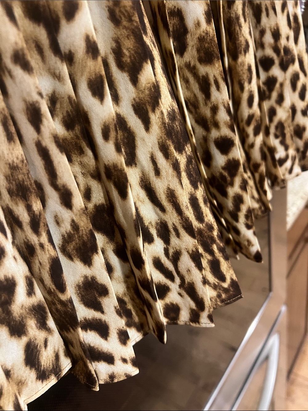 J.CREW WOMENS PLEATED LEOPARD MIDI SKIRT SIZE 4 LIKE NEW! - Picture 4 of 10